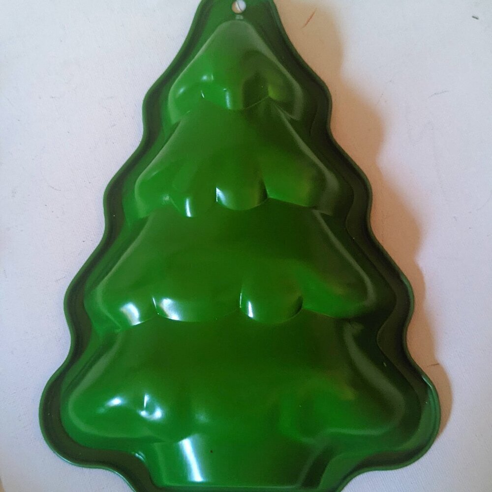 NWT Michael's Christmas Tree Cake Mold Holiday Kitchen Baking Decor Celebrate It